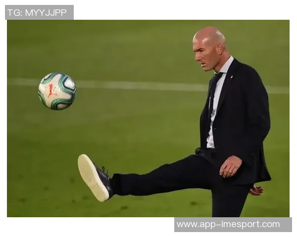 回顾齐达内执教皇马五年辉煌历程十年前今天他首次上任