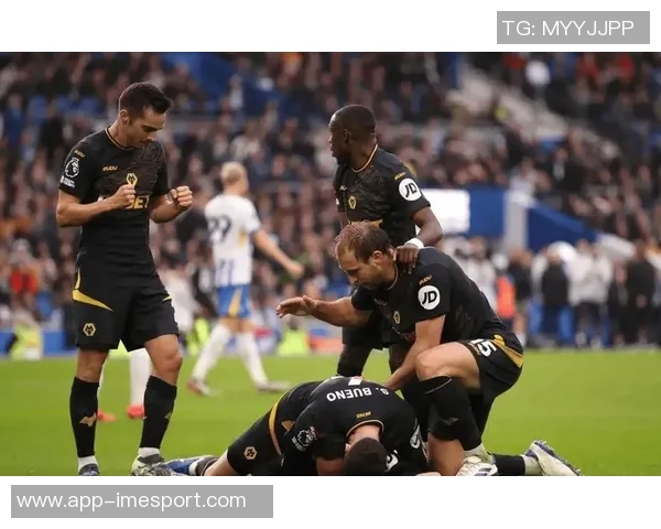 2025年英超激战正酣枪手领跑积分榜曼城紧追维拉表现抢眼