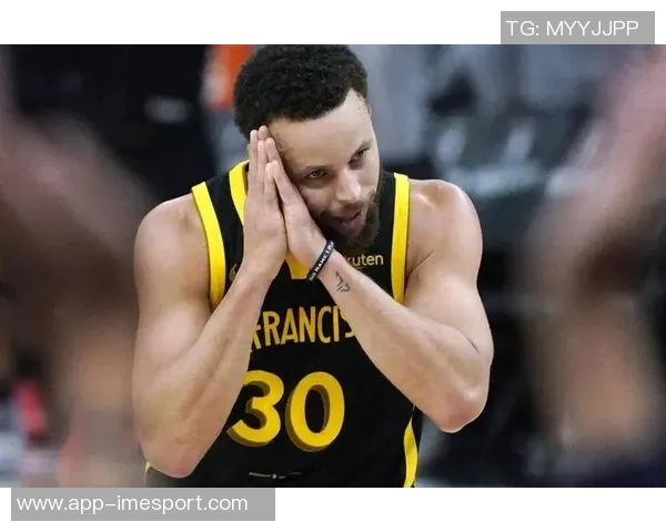 库里分享球队挫败感与积极心态称更衣室氛围良好连胜提升士气